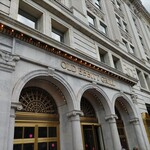 Old Ebbitt Grill - 店の外観。敢えて人の見えない構図で撮影してますが案内待ちのお客さんが沢山います。予約必須店ですね。