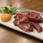 お多福 - タン刺し