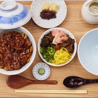 名物：鶏蒲焼きのひつまぶし