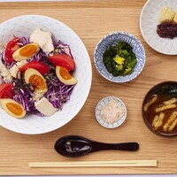 新鮮野菜たっぷりなサラダチキン丼