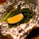 鮮魚と炉端焼き 魚丸 - アンチョビ菜のホイル焼き