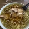 丸信ラーメン - チャーシュー麺ですが半分分けたので少なめです(><)