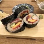Taishuu sushi sakaba jinbee tarou - 恵方巻きみたいな八宝海鮮太巻き