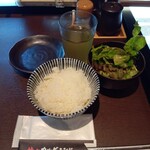 Yakiniku Karubirando - サービスご飯、生野菜
