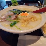 焼肉 カルビランド - 牛骨ラーメン
