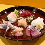 Sushi Naoki - 刺身盛り合わせ( 鮪漬け　まとうだい昆布〆
                        真鯛　鰯　やりいか　鯵　黒むつ)