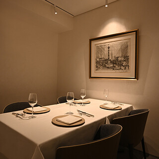 個室完備。プライベートなお食事、特別な日にも最適な上質な空間