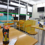 ファミリーマート - 料理写真:イートイン可。 テレビまで。w