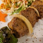 Yurudhizuta-Kyushu Resutoran Ando Ba- Yurudhizu Torukoresutoran - プレート串焼きのお肉イメージ