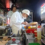 今屋のハンバーガー - [2024年4月　訪問]具材一つ入れたらオーブンへ、また一つ入れたらオーブンへと、丁寧に一つずつ作っていきます。