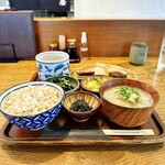 Daikokuya - 麦とろ紅鮭御膳　別アングル