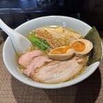 らぁめん 涼虎 - 涼虎らぁめん（塩）＋味玉