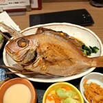 Uogashi Shokudou Chuuouichibaten - お刺身とお魚尽くし定食（煮魚）