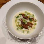 Italian Kitagawa - ◎◎◎　スープです　美味！！ホワイトアスパラ ホタルイカ グリーンピース ミント