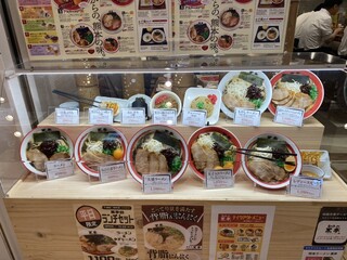 h Kumamoto Ramen Kokutei - 食品サンプルも美味しそう