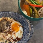 SOUP CURRY&Asian Dining SHANTi - ランチでチキンサイゴンカリー1000円にプラス450円でカクマンガイ。これが正解。