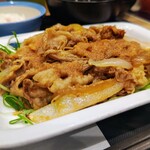 松屋 - ネギたっぷり牛肉のエスニック炒め定食クーポン割引(ライス並)780円 ポテトサラダは無料