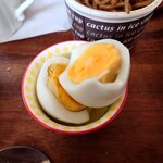 デン - ◯ゆで卵
ほんのりと温かい状態で出てきた
ほんの少し茹で過ぎではある