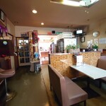 デン - 店内入口から撮影