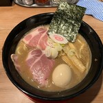 Mitsubachi - 魚介豚骨ラーメンに味玉¥940