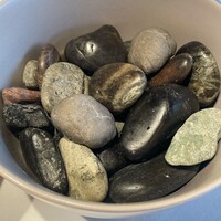 ルカンケ - どれが食べられる石でしょう？