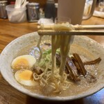 下頭橋ラーメン - 麺