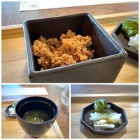 高宮庭園茶寮 - 前回は「牛時雨」だったのですが、今回は「鶏そぼろ」。(^◇^;) どちらも好きですし、丁寧に作られていて美味しい。お代わり可能。