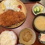 よしだや - 2024/04/15
            とんかつ定食 1,000円