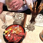 来夢来人 - チョコポッキー、レーズンバター、乾き物、菓子器も懐かしいッ(  ˶>ᴗ<˶)✨️