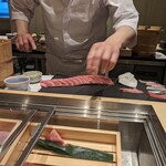 Toukyou Sushi Itamae Sushi Puraimu - 職人さんの手元まで良く見えるオープンキッチン