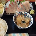 ダイニングキッチン えん - シマアジ刺身定食。ご飯みそ汁はおかわりしちゃいました
