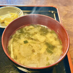Maru Ume - 大根と油揚げのお味噌汁　とても美味しいお味噌汁でした　滲み入る感じ〜　　byまみこまみこ