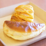 Kissa Kitano Kuruwa - アップルパイ食べ比べセット 600円 のタラファーム、菓子司みしまのアップルパイ