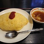 金来亭 - オムライス スープ付き  スープも美味しい。
