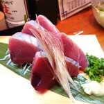 明石家 - カツオ刺し858円