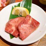 熟成焼肉 肉源 - 厚切り牛タン