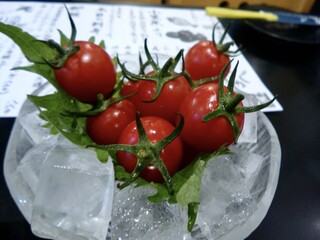 Washoku Izakaya Jintokuya - 名前忘れましたが、特別なトマトです