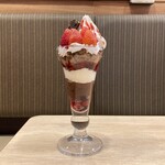 ガスト - 国産いちごのショコラパフェ（850円）