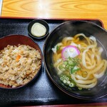 Sakaide Udon - 令和6年4月
                      うどん定食 税込480円
                      うどん、かやくご飯、漬けもの