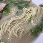 長浜ラーメン 味のまんぷく - 長浜ラーメン特有の細麺
