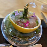 クイーン・アリス - 熊本県産 天草さくら鯛・天草ブリ・晩柑のマリネ・塩ジュレ 晩柑の装い