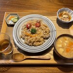 居方食堂 - 牛ガーリックライス  1,200円