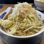 ジャンクガレッジ - ラーメン（濃厚豚骨醤油ラーメン）（全増し（ヤサイ、アブラ、ショウガ）） 790円