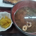 四日市ヒモノ食堂 - 漬物と味噌汁 漬物もかなりの高評価
