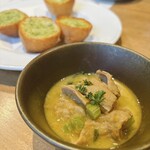 Nomikuidokoro Segare - モツ煮とガーリックトースト