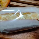 ぱんの平井屋藤兵衛 - ホワイトチョコカスタード