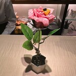 Nikusushi itariambaru katenaccho - 薔薇の肉寿司(この後に握りに変化)