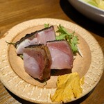 豚にポン酒 とんとことん - 名物　鰤の塩タタキ