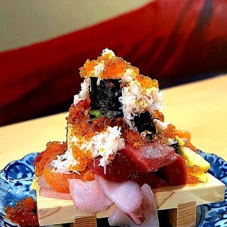 We offer carefully prepared Edomae nigiri Sushi made with fresh fish at bar prices.