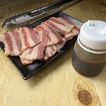 姫路横丁酒場寺尾商店 - 焼肉　倍盛りアバラ
